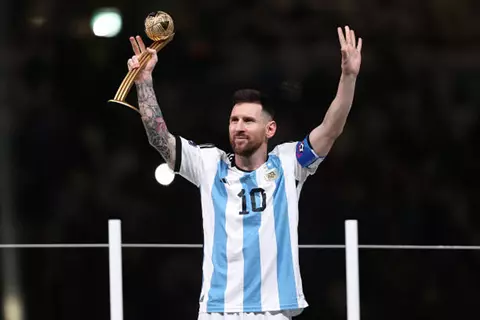 يوم على انطلاق كأس العالم.. ميسي الذهبي